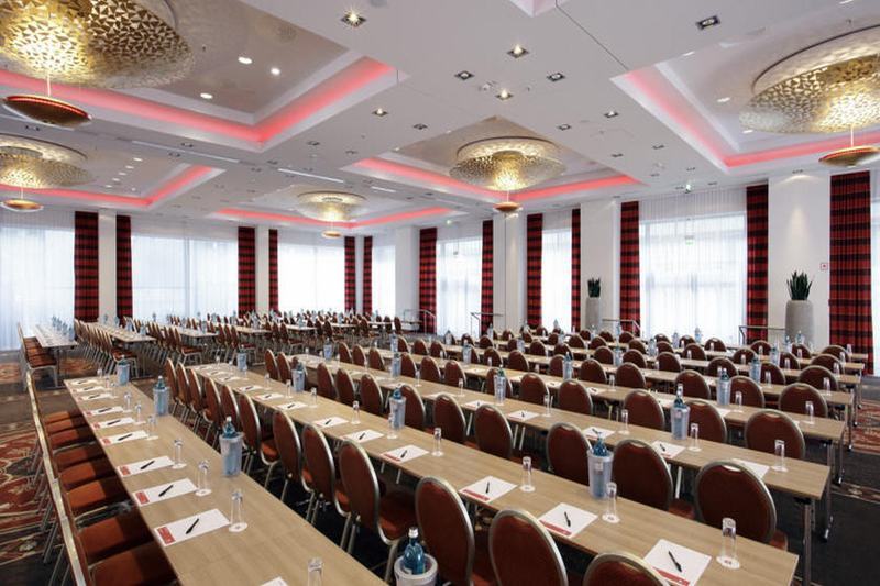 Hotel H4 Alexanderplatz 4*