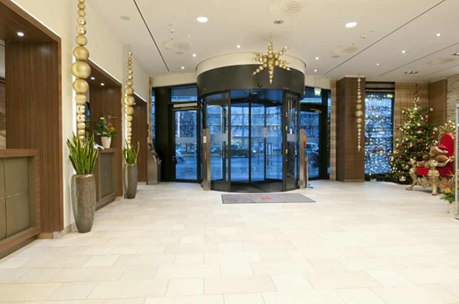 Hotel H4 Alexanderplatz 4*