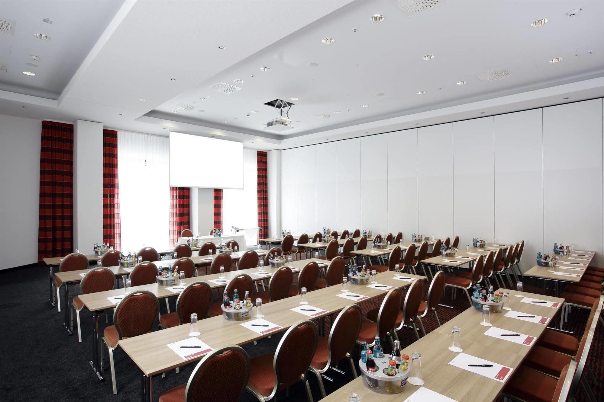 Hotel H4 Alexanderplatz 4*