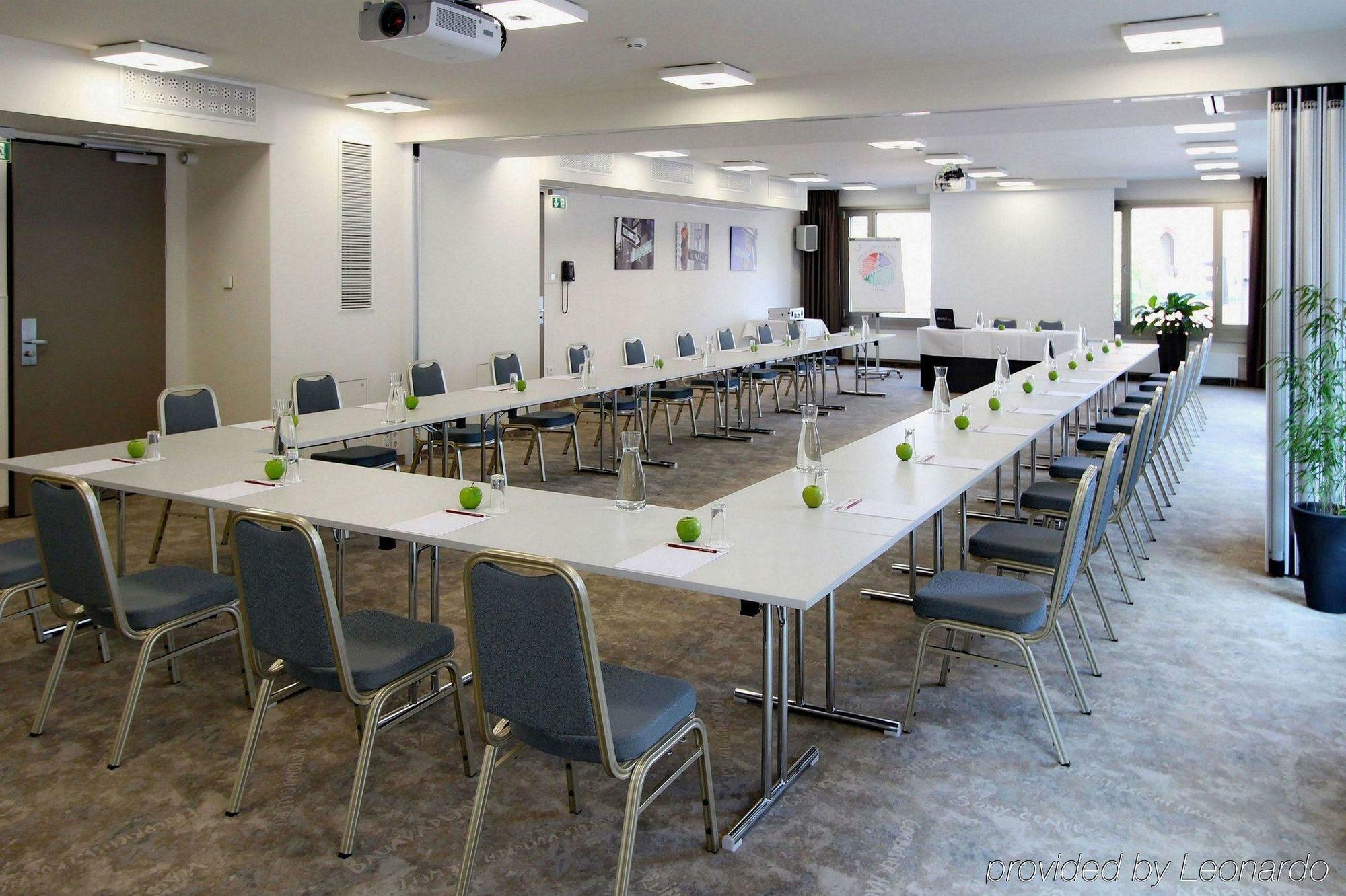 H4 Alexanderplatz Hotel 4*